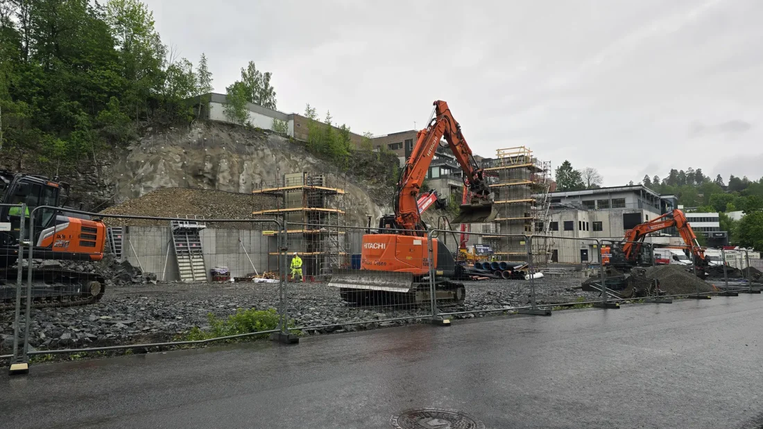 Grave- og betongarbeid ved Grini næringspark for å etablere et nytt næringsbygg for Baker Hansen