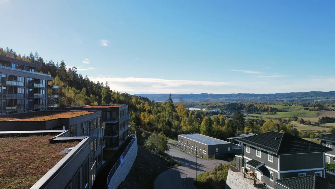 Nybyggnee i Horisont på Fetsund med vestvendt utsikt mot blant annet Lillestrøm, Rælingeåsen, Nittelva og Glomma